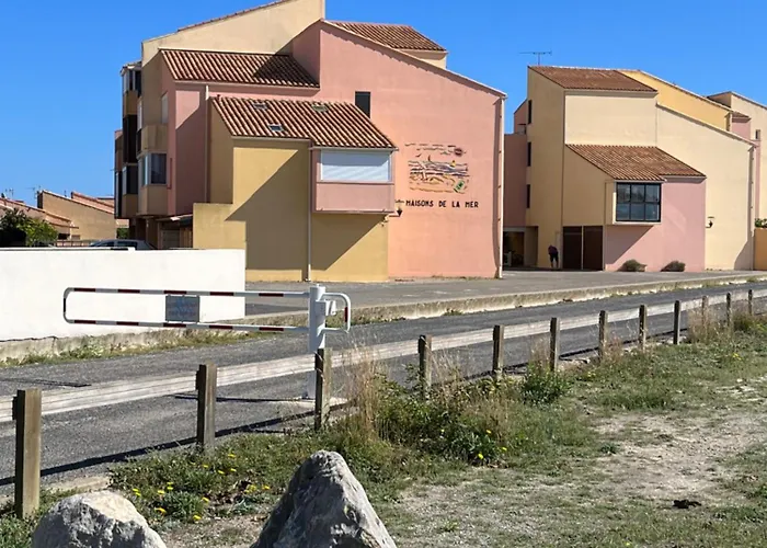 Bord De Pierre La Saint-Pierre-la-Mer (Aude)